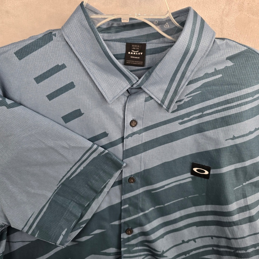 Oakley‎ Size XL Tempo Regular Fit Short Sleeve Button Up Shirt Blue Graphic